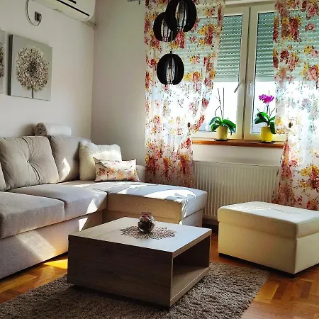 Rosa Apartment *